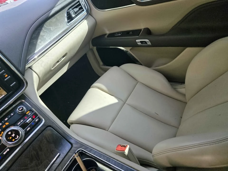 2017 Lincoln Continental 10th Gen - Image 8 of 10