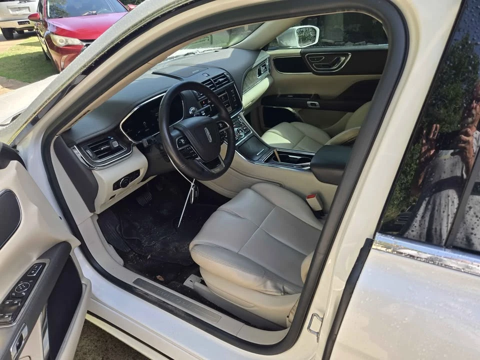 2017 Lincoln Continental 10th Gen - Image 7 of 10