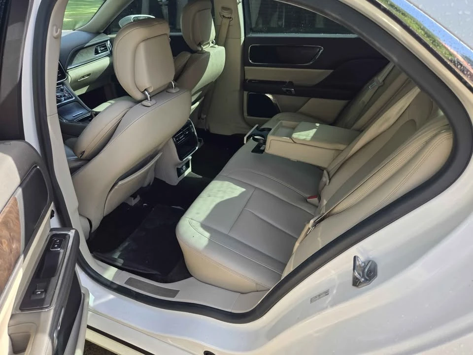 2017 Lincoln Continental 10th Gen - Image 6 of 10