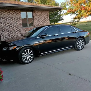 2017 Lincoln Continental Premiere