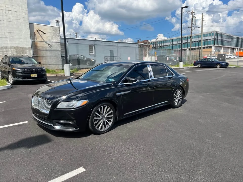 2017 Lincoln Continental 10th Gen - Image 2 of 12