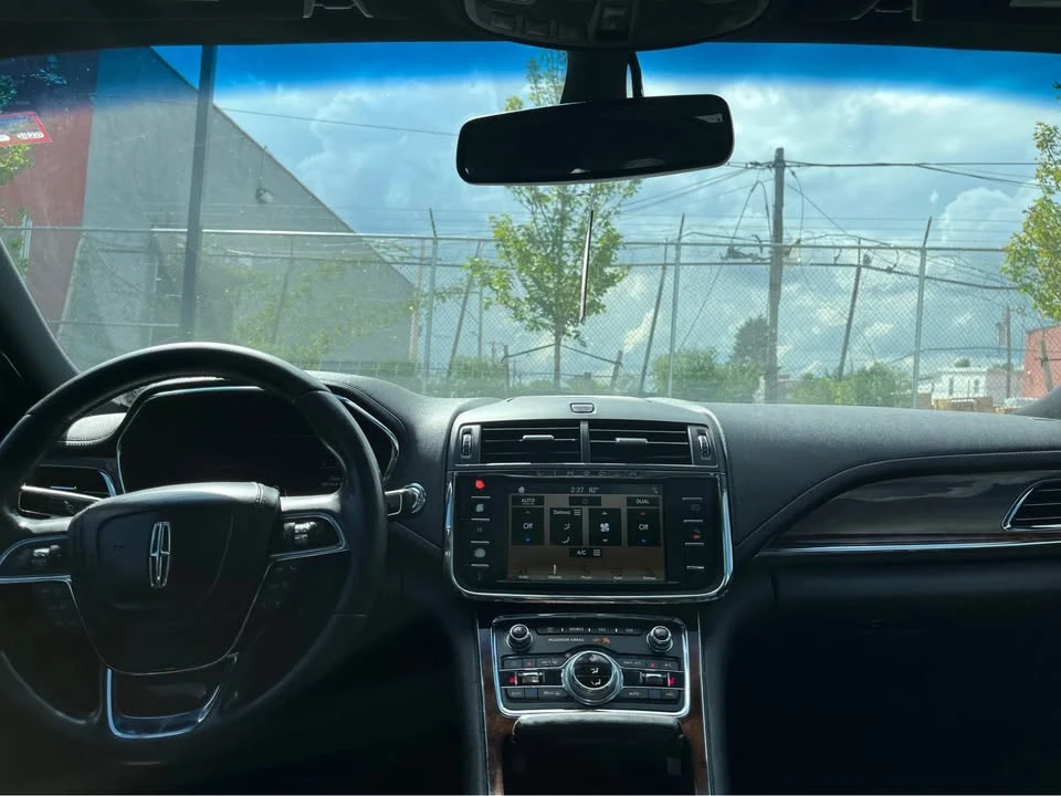 2017 Lincoln Continental 10th Gen - Image 9 of 12