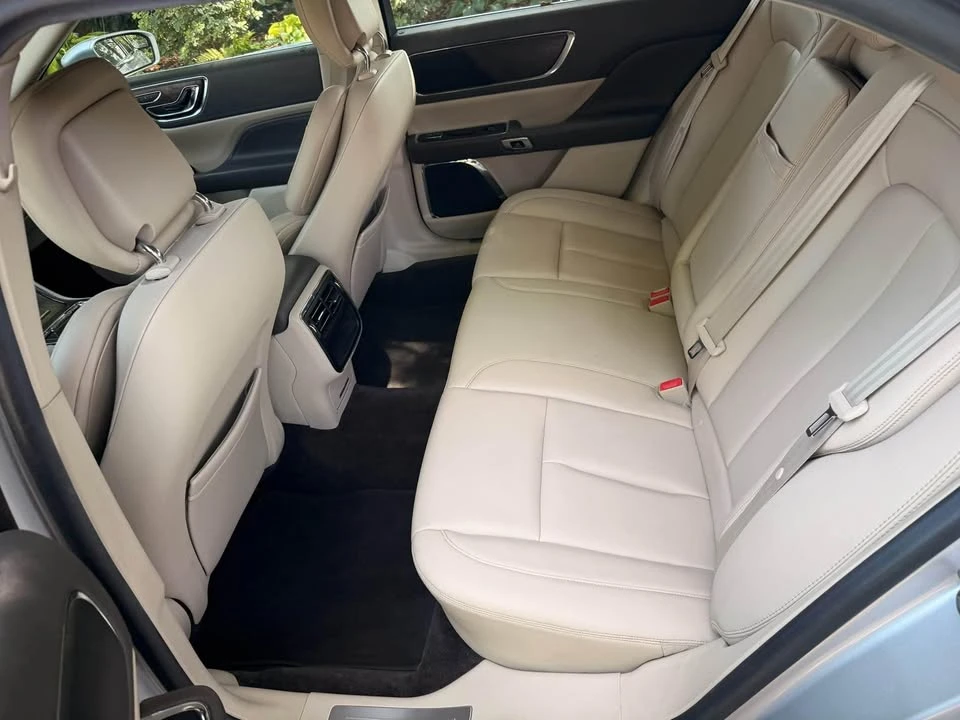 2017 Lincoln Continental 10th Gen - Image 8 of 13