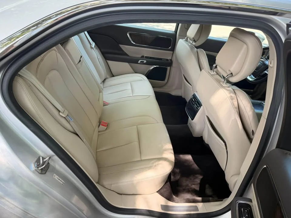 2017 Lincoln Continental 10th Gen - Image 10 of 13