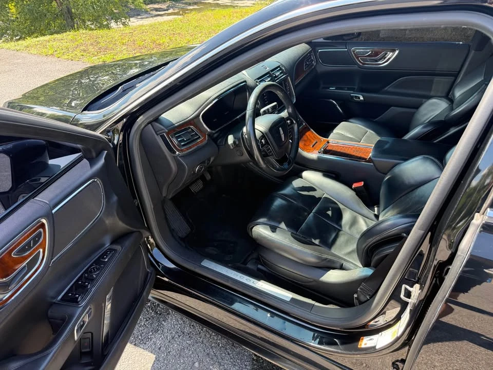 2017 Lincoln Continental 10th Gen - Image 5 of 11
