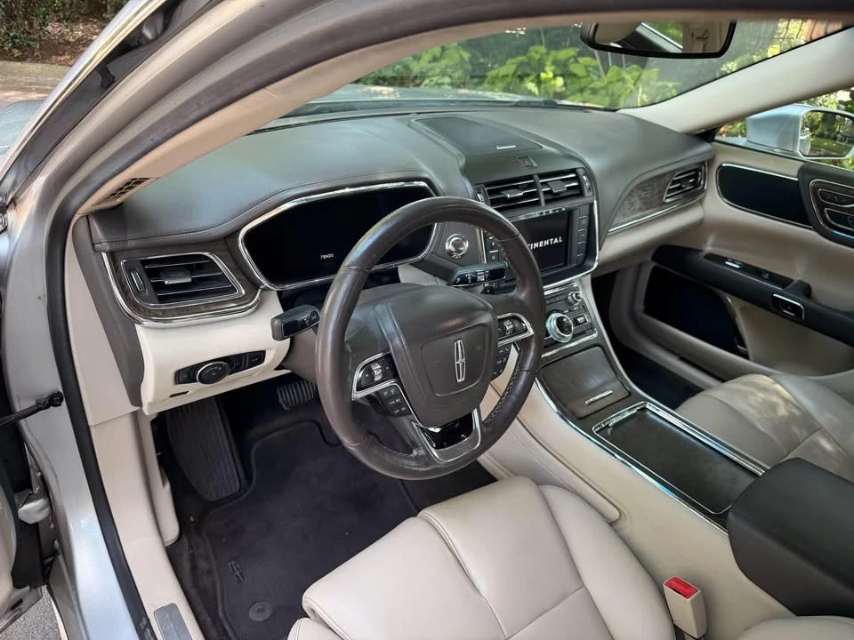 2017 Lincoln Continental 10th Gen - Image 11 of 13