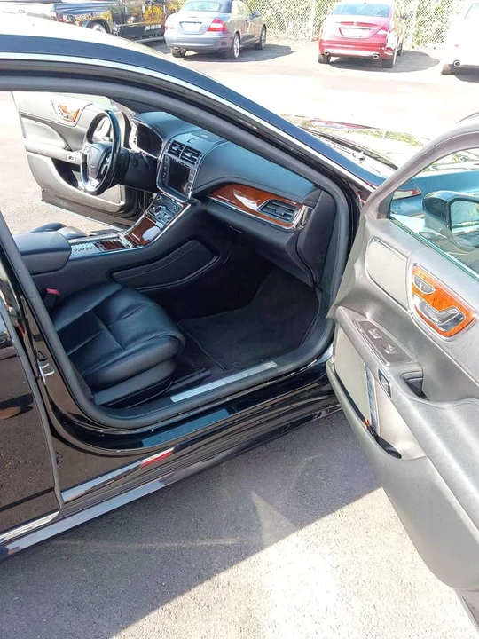 2017 Lincoln Continental 10th Gen - Image 7 of 11