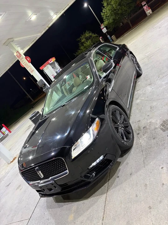 2017 Lincoln Continental 10th Gen - Image 2 of 6