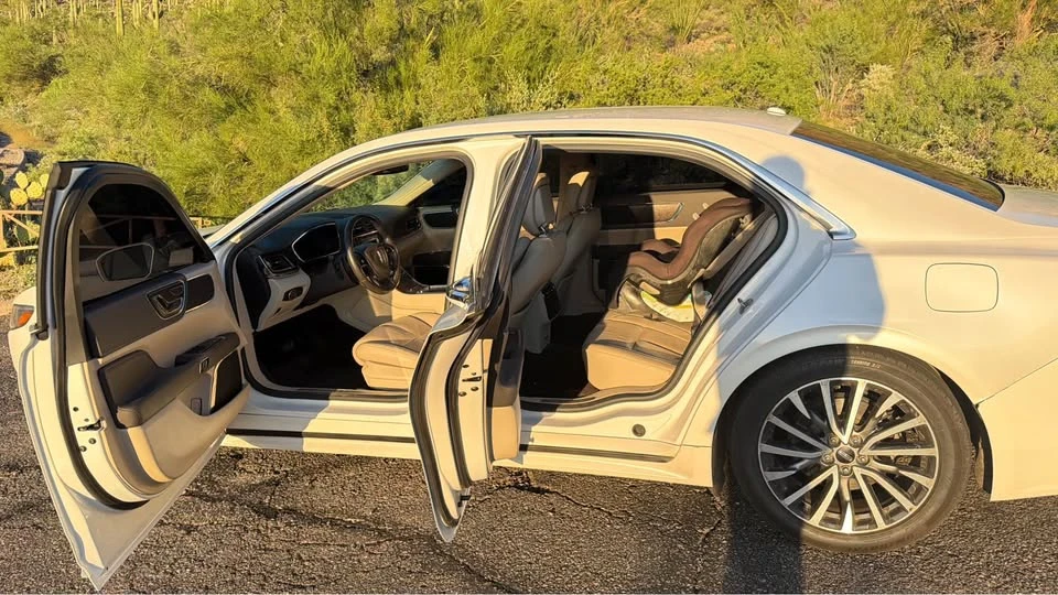 2017 Lincoln Continental 10th Gen - Image 4 of 7