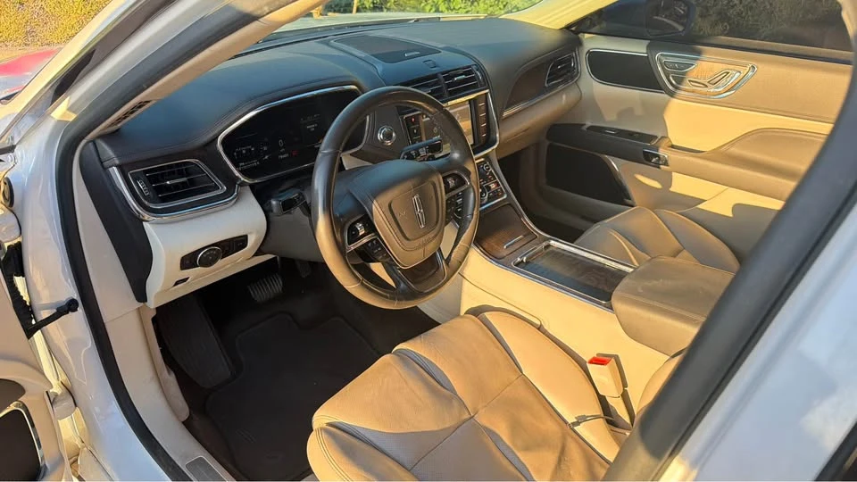 2017 Lincoln Continental 10th Gen - Image 5 of 7
