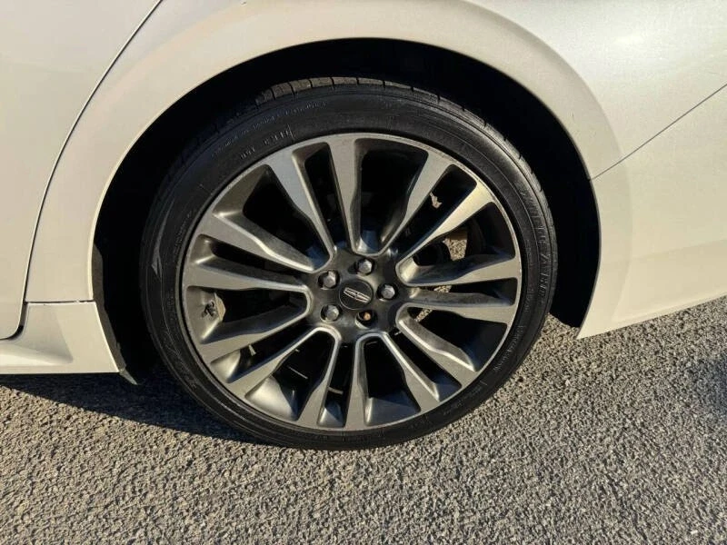 2017 Lincoln Continental 10th Gen - Image 7 of 10