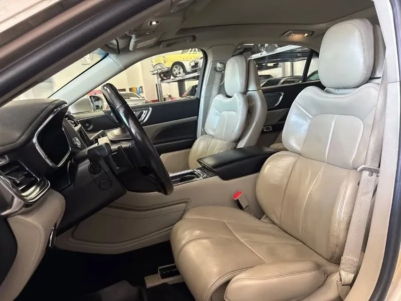 2017 Lincoln Continental 10th Gen - Image 5 of 7