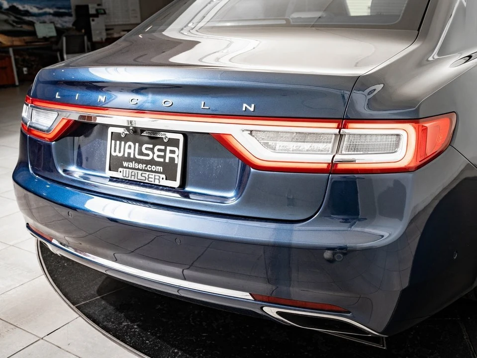 2017 Lincoln Continental 10th Gen - Image 9 of 21