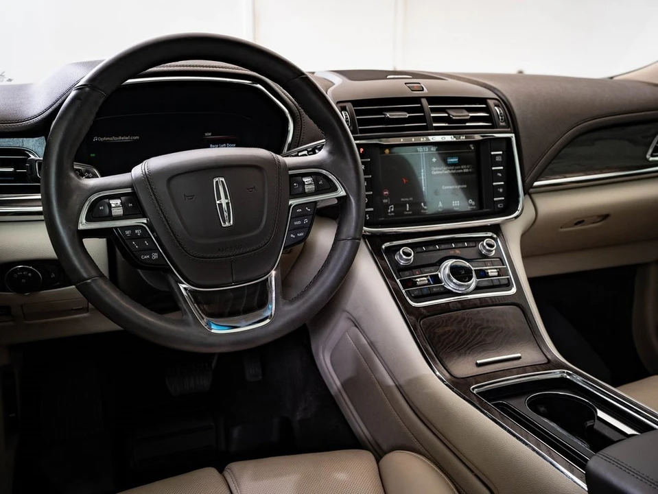 2017 Lincoln Continental 10th Gen - Image 4 of 21
