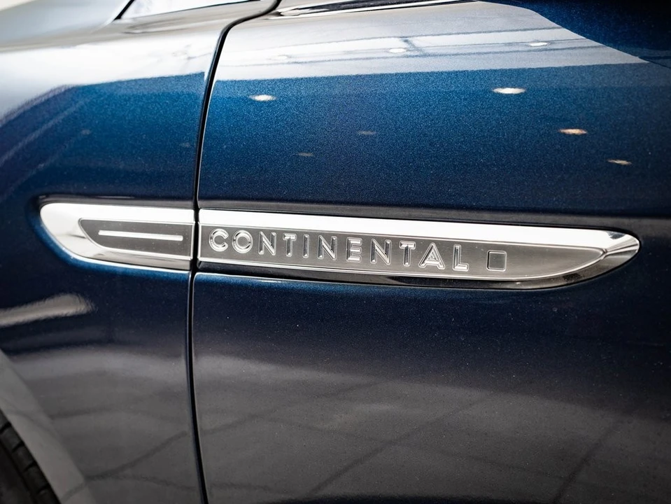 2017 Lincoln Continental 10th Gen - Image 16 of 21