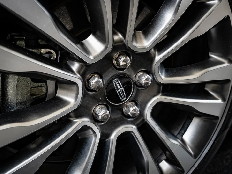 2017 Lincoln Continental 10th Gen - Image 8 of 21