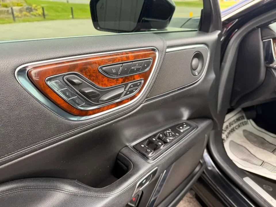 2017 Lincoln Continental 10th Gen - Image 15 of 16
