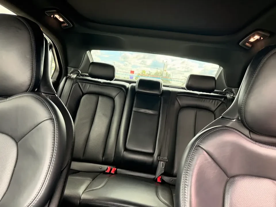 2017 Lincoln Continental 10th Gen - Image 11 of 16
