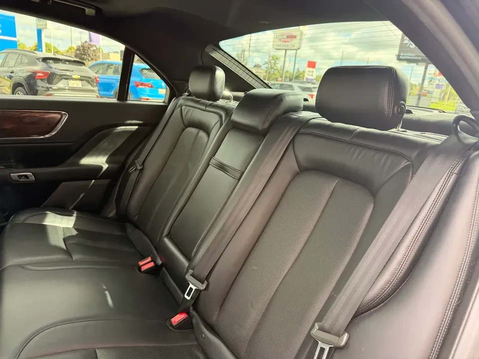 2017 Lincoln Continental 10th Gen - Image 13 of 16