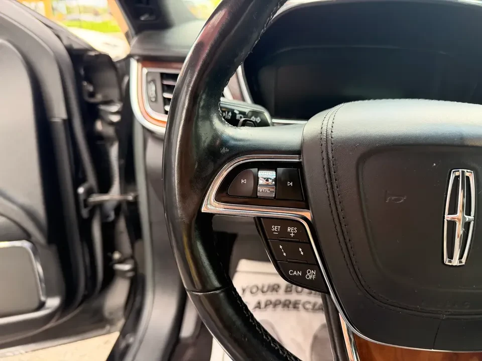 2017 Lincoln Continental 10th Gen - Image 9 of 16