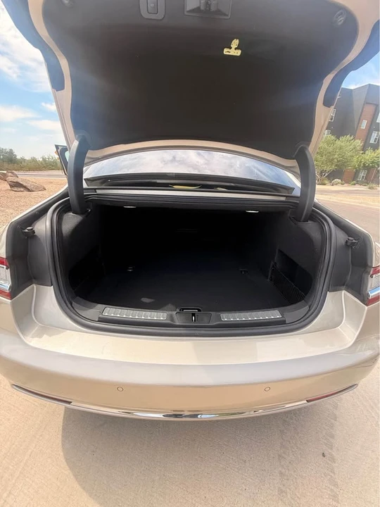 2017 Lincoln Continental 10th Gen - Image 11 of 14