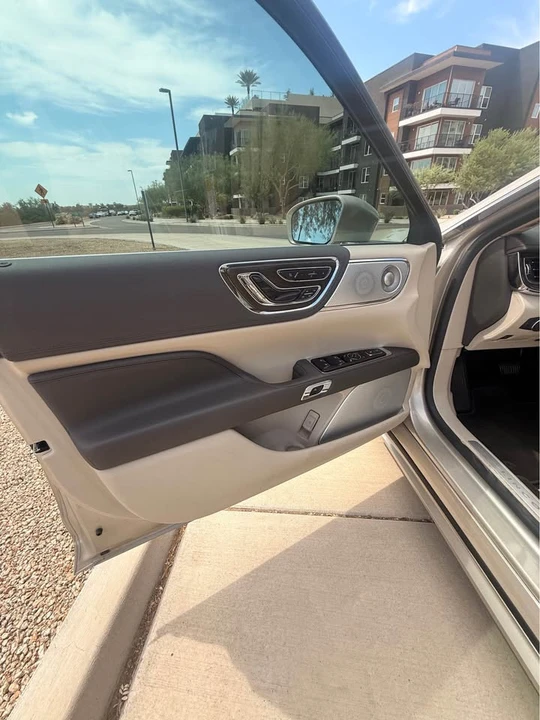 2017 Lincoln Continental 10th Gen - Image 13 of 14