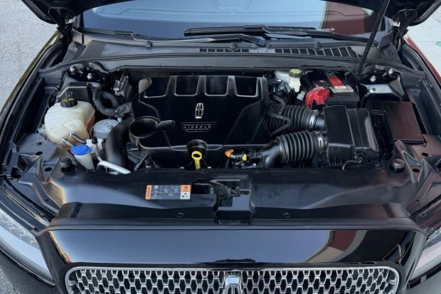 2017 Lincoln Continental 10th Gen - Image 6 of 7