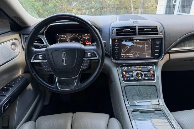 2017 Lincoln Continental 10th Gen - Image 5 of 7
