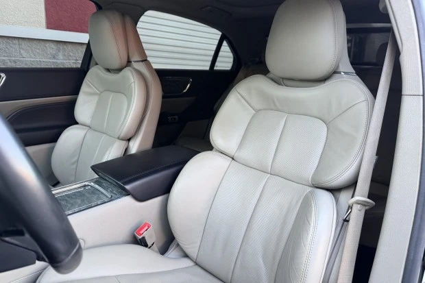 2017 Lincoln Continental 10th Gen - Image 4 of 7