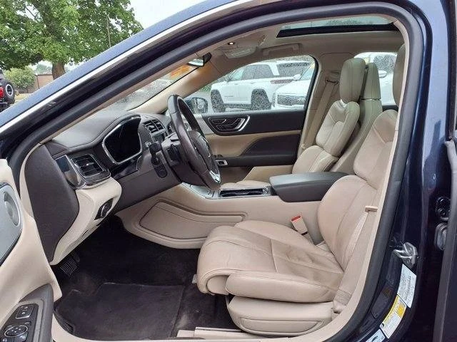 2017 Lincoln Continental 10th Gen - Image 13 of 20