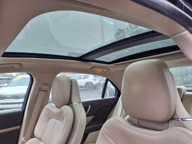 2017 Lincoln Continental 10th Gen - Image 14 of 20