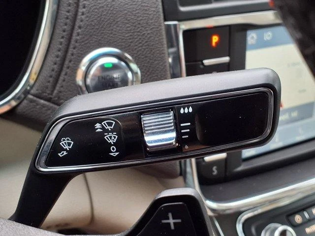 2017 Lincoln Continental 10th Gen - Image 16 of 20