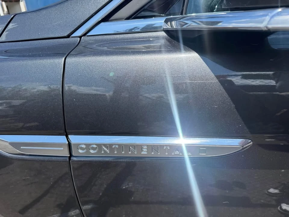 2017 Lincoln Continental 10th Gen - Image 4 of 10