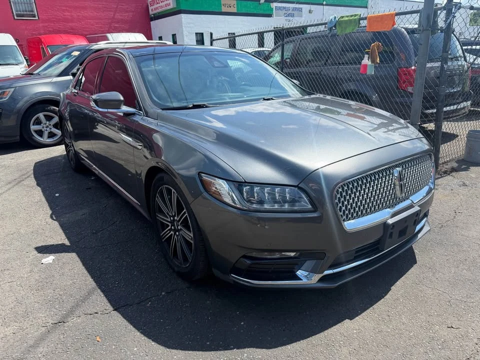 2017 Lincoln Continental 10th Gen - Image 2 of 10