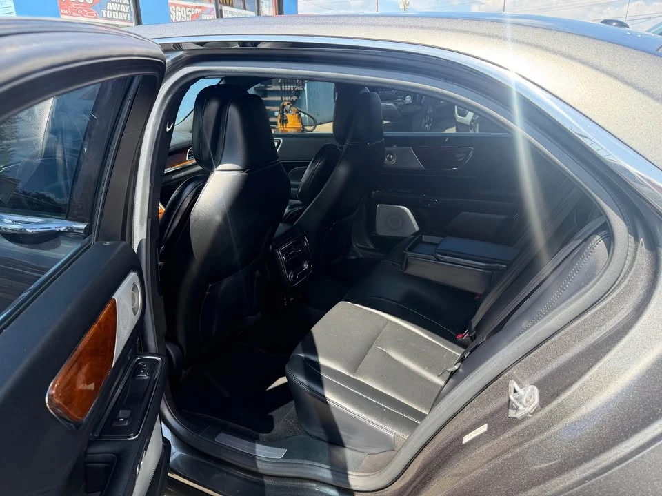 2017 Lincoln Continental 10th Gen - Image 10 of 10