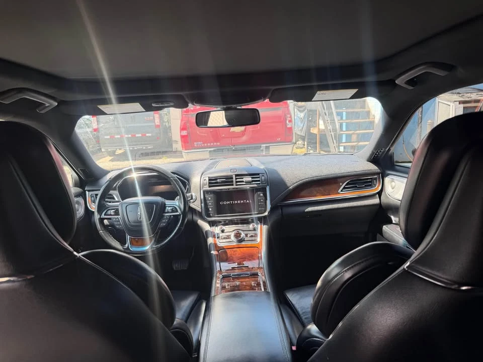 2017 Lincoln Continental 10th Gen - Image 8 of 10