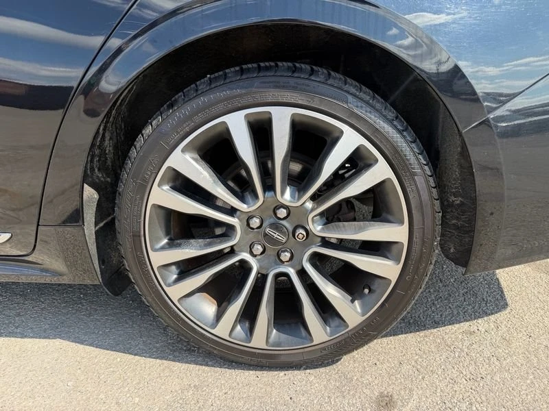 2017 Lincoln Continental 10th Gen - Image 8 of 13