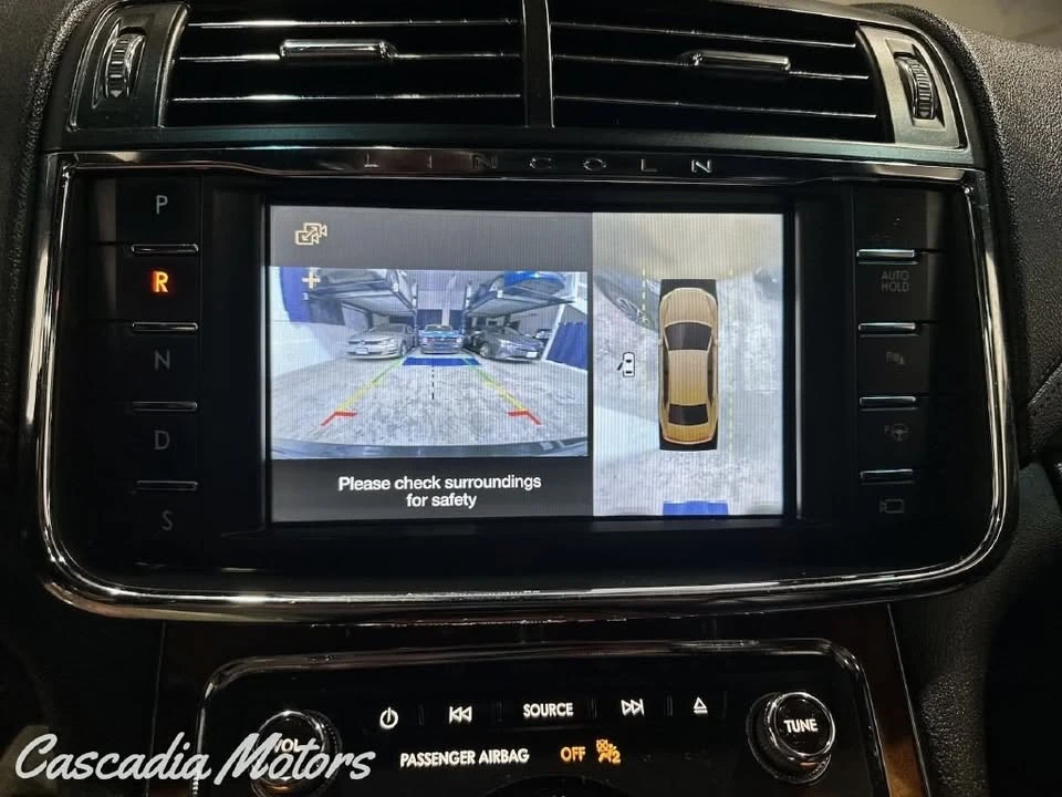 2017 Lincoln Continental 10th Gen - Image 17 of 20