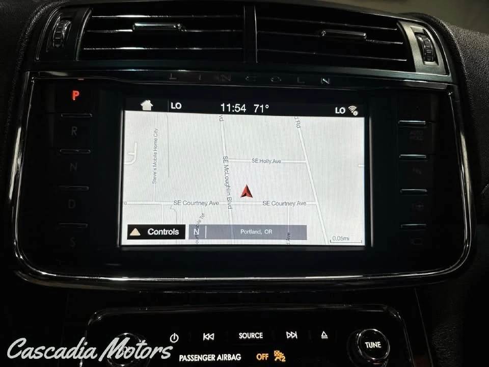 2017 Lincoln Continental 10th Gen - Image 16 of 20