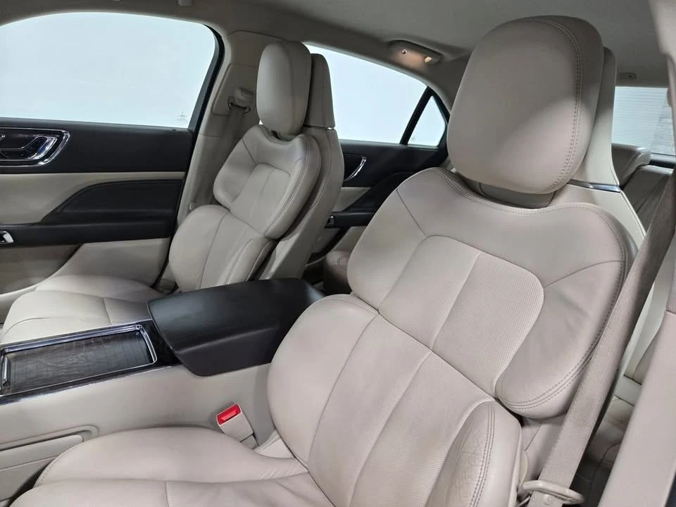 2017 Lincoln Continental 10th Gen - Image 11 of 20