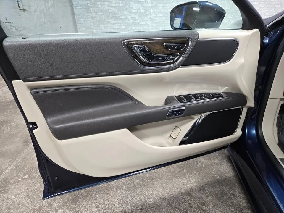 2017 Lincoln Continental 10th Gen - Image 7 of 20