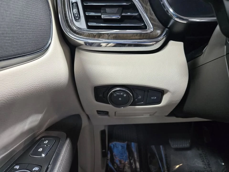 2017 Lincoln Continental 10th Gen - Image 13 of 20