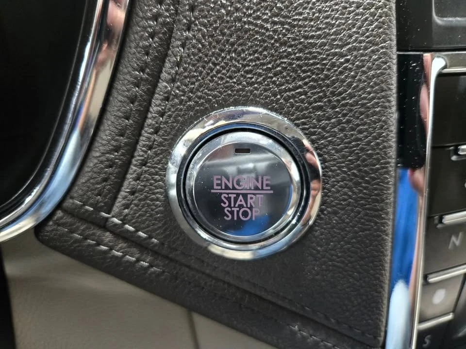 2017 Lincoln Continental 10th Gen - Image 17 of 20