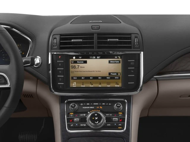2017 Lincoln Continental 10th Gen - Image 7 of 13
