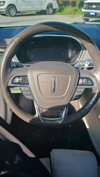 2017 Lincoln Continental 10th Gen - Image 6 of 8