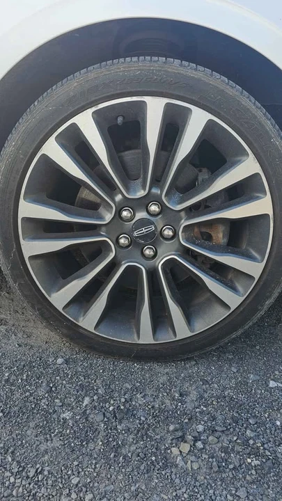 2017 Lincoln Continental 10th Gen - Image 3 of 8