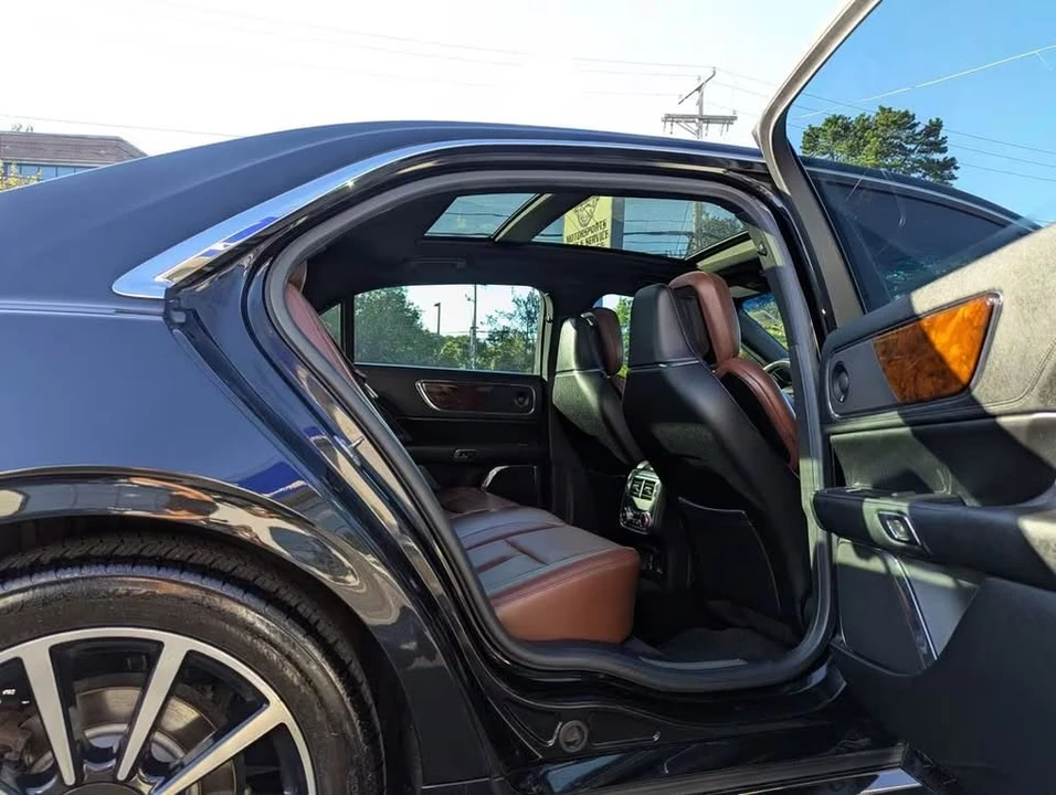 2017 Lincoln Continental 10th Gen - Image 9 of 13