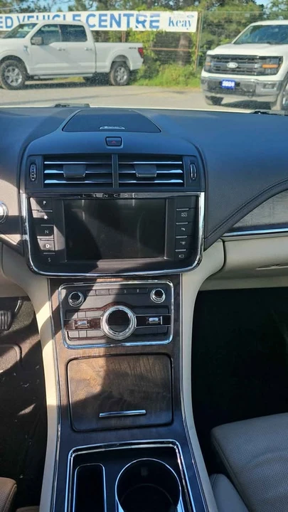 2017 Lincoln Continental 10th Gen - Image 7 of 8