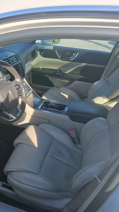 2017 Lincoln Continental 10th Gen - Image 4 of 8