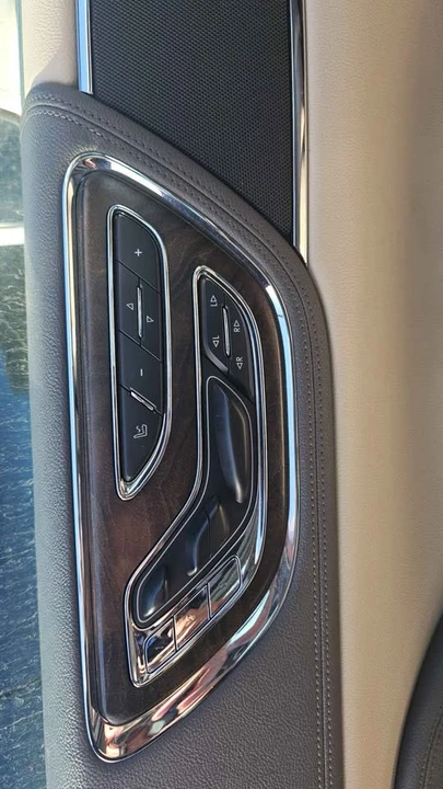 2017 Lincoln Continental 10th Gen - Image 5 of 8